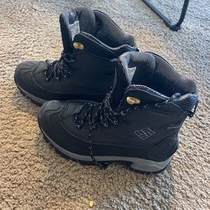 Columbia snow boots women’s 8.5 used once